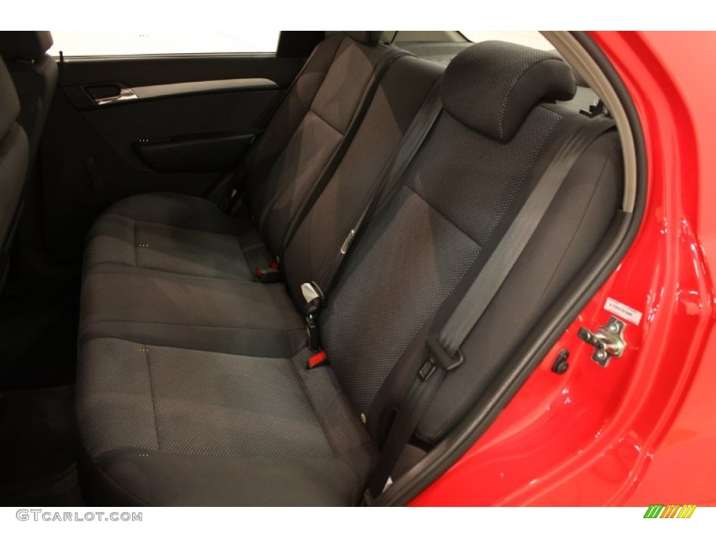 2010 Aveo LT Sedan - Victory Red / Charcoal photo #13
