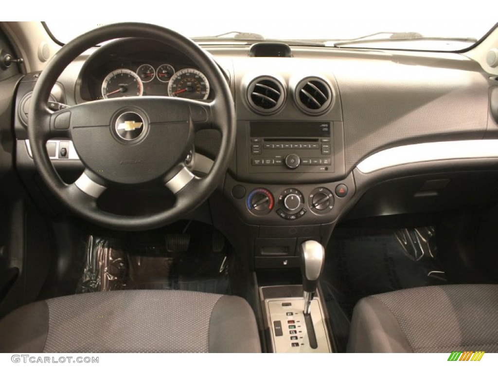 2010 Aveo LT Sedan - Victory Red / Charcoal photo #14