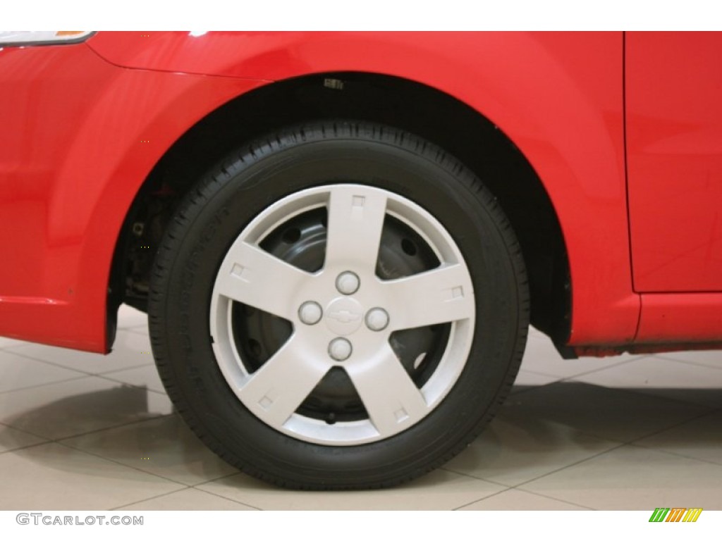 2010 Aveo LT Sedan - Victory Red / Charcoal photo #17