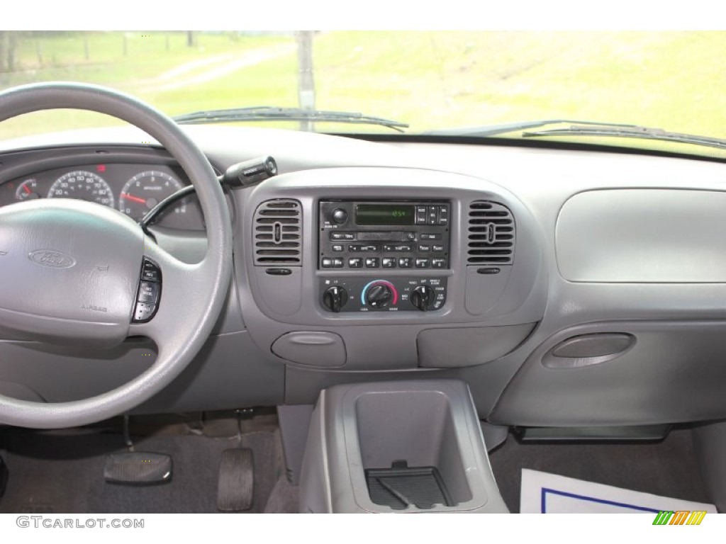 2002 Expedition XLT - Silver Metallic / Medium Graphite photo #17
