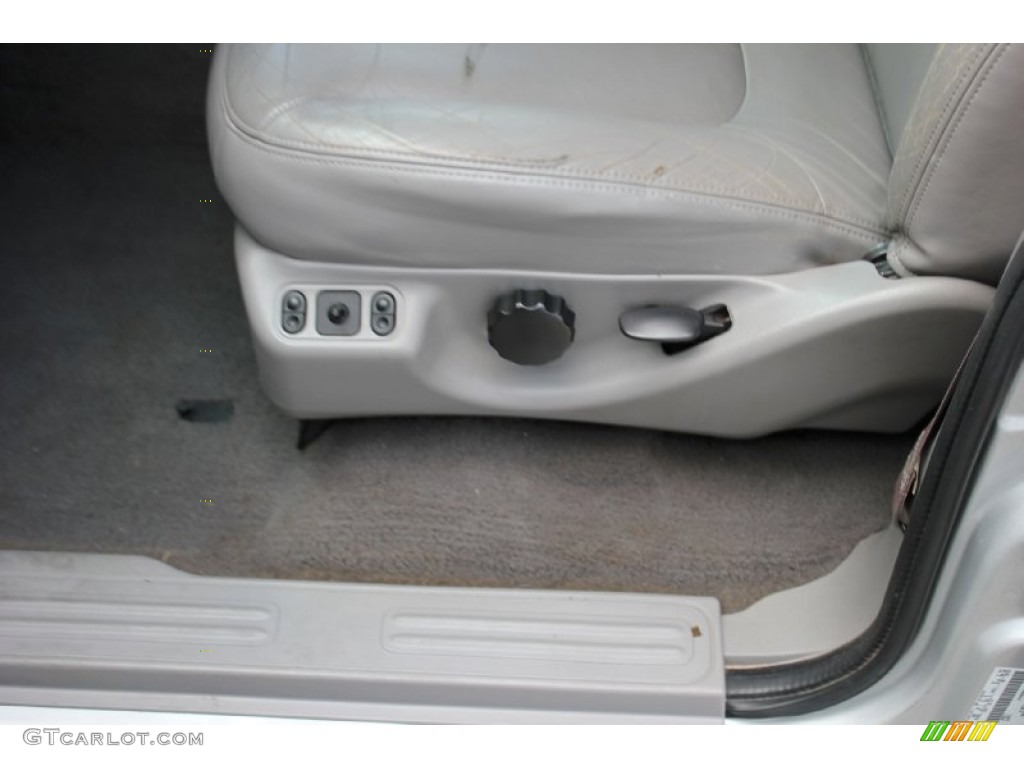 2002 Expedition XLT - Silver Metallic / Medium Graphite photo #23