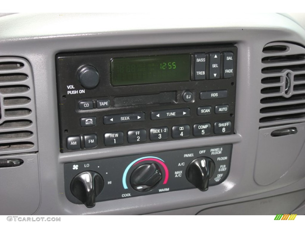2002 Expedition XLT - Silver Metallic / Medium Graphite photo #29