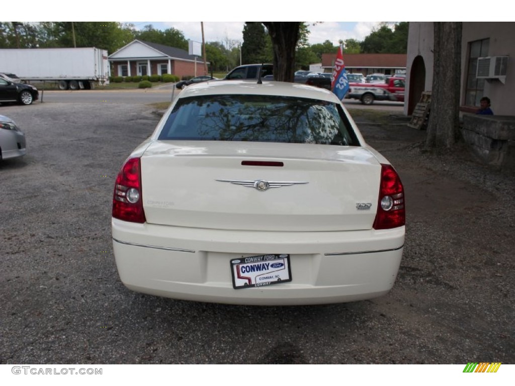 2008 300 Touring - Cool Vanilla White / Dark Khaki/Light Graystone photo #6