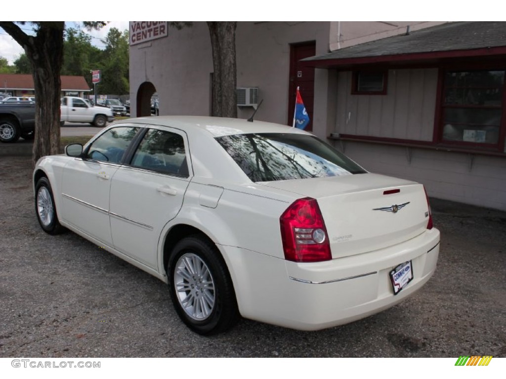 2008 300 Touring - Cool Vanilla White / Dark Khaki/Light Graystone photo #7