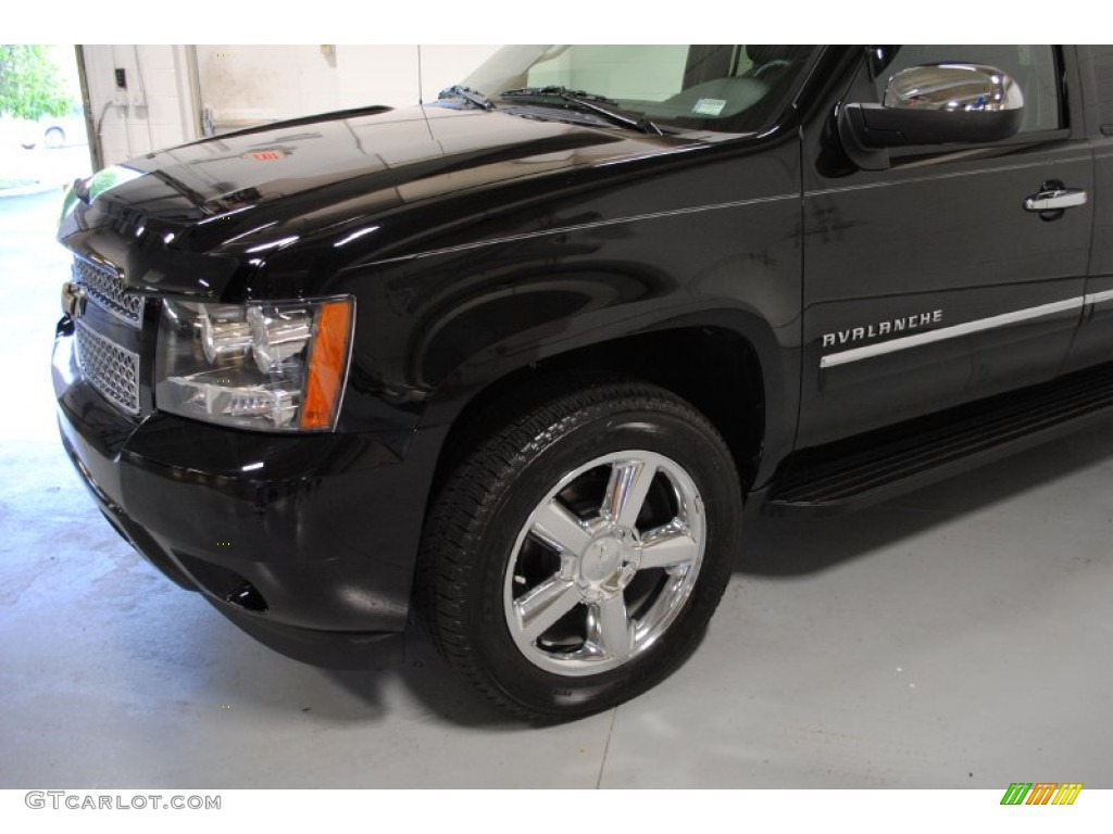 2011 Avalanche LTZ 4x4 - Black / Ebony photo #6