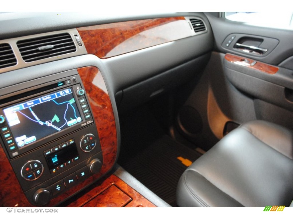 2011 Avalanche LTZ 4x4 - Black / Ebony photo #17