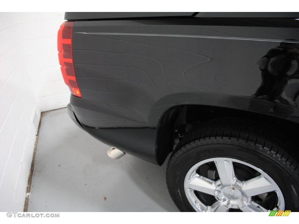 2011 Avalanche LTZ 4x4 - Black / Ebony photo #25