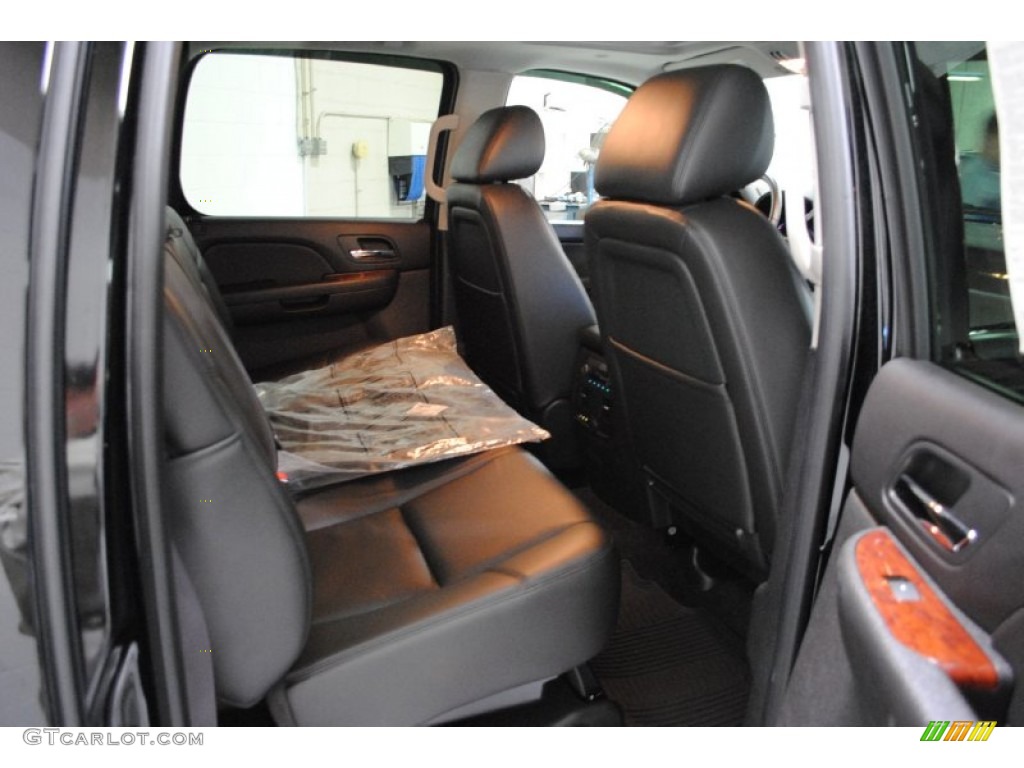 2011 Avalanche LTZ 4x4 - Black / Ebony photo #27