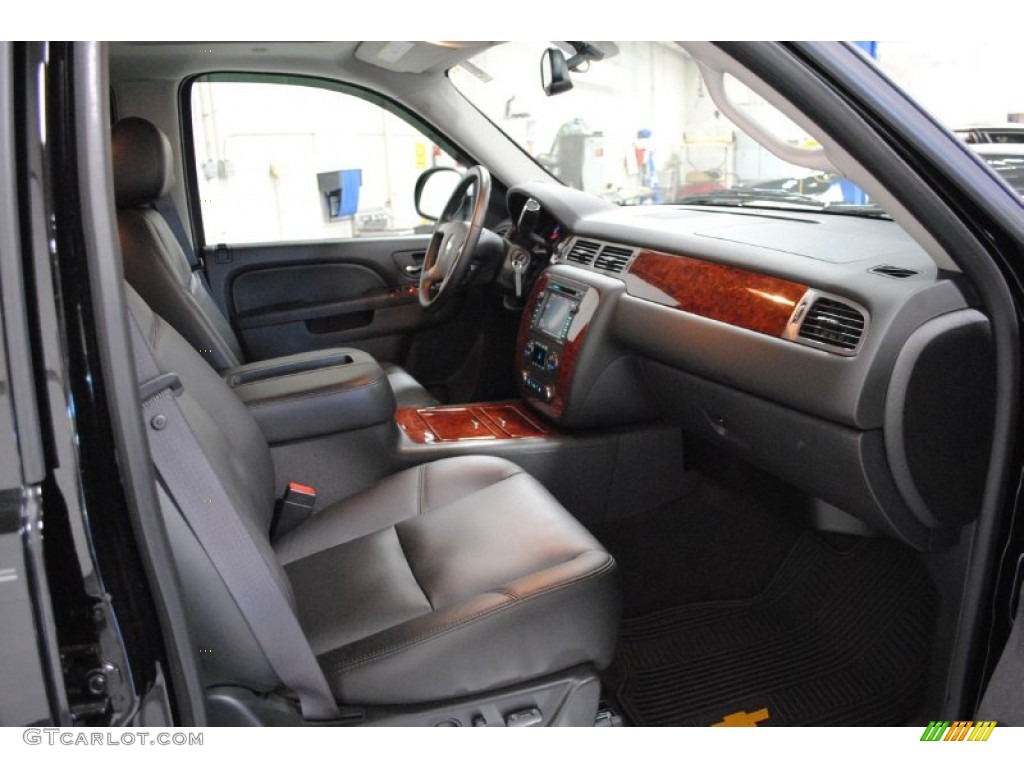 2011 Avalanche LTZ 4x4 - Black / Ebony photo #28