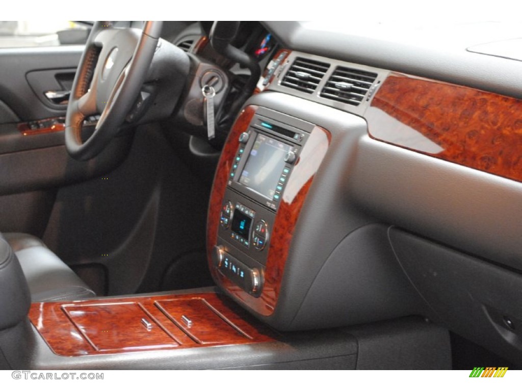 2011 Avalanche LTZ 4x4 - Black / Ebony photo #29