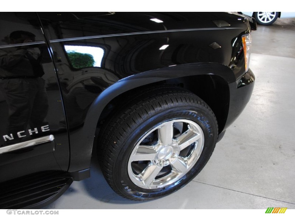 2011 Avalanche LTZ 4x4 - Black / Ebony photo #31