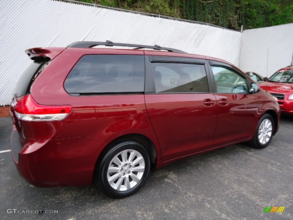 2011 Sienna LE AWD - Salsa Red Pearl / Light Gray photo #4