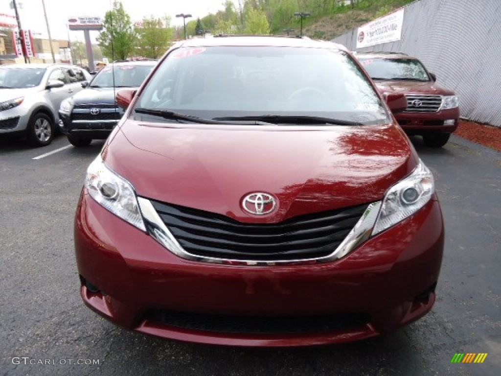 2011 Sienna LE AWD - Salsa Red Pearl / Light Gray photo #7
