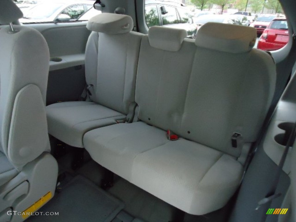 2011 Sienna LE AWD - Salsa Red Pearl / Light Gray photo #12