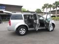 Silver Lightning Metallic - Pathfinder S Photo No. 20