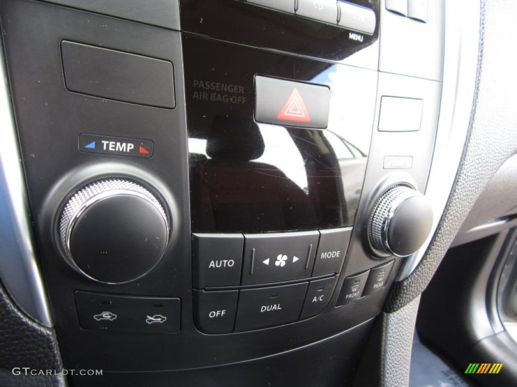 2011 Suzuki Kizashi SE Controls Photo #63981531
