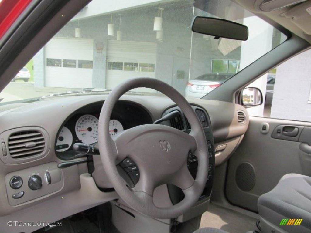 2003 Caravan SE - Inferno Red Tinted Pearl / Taupe photo #12