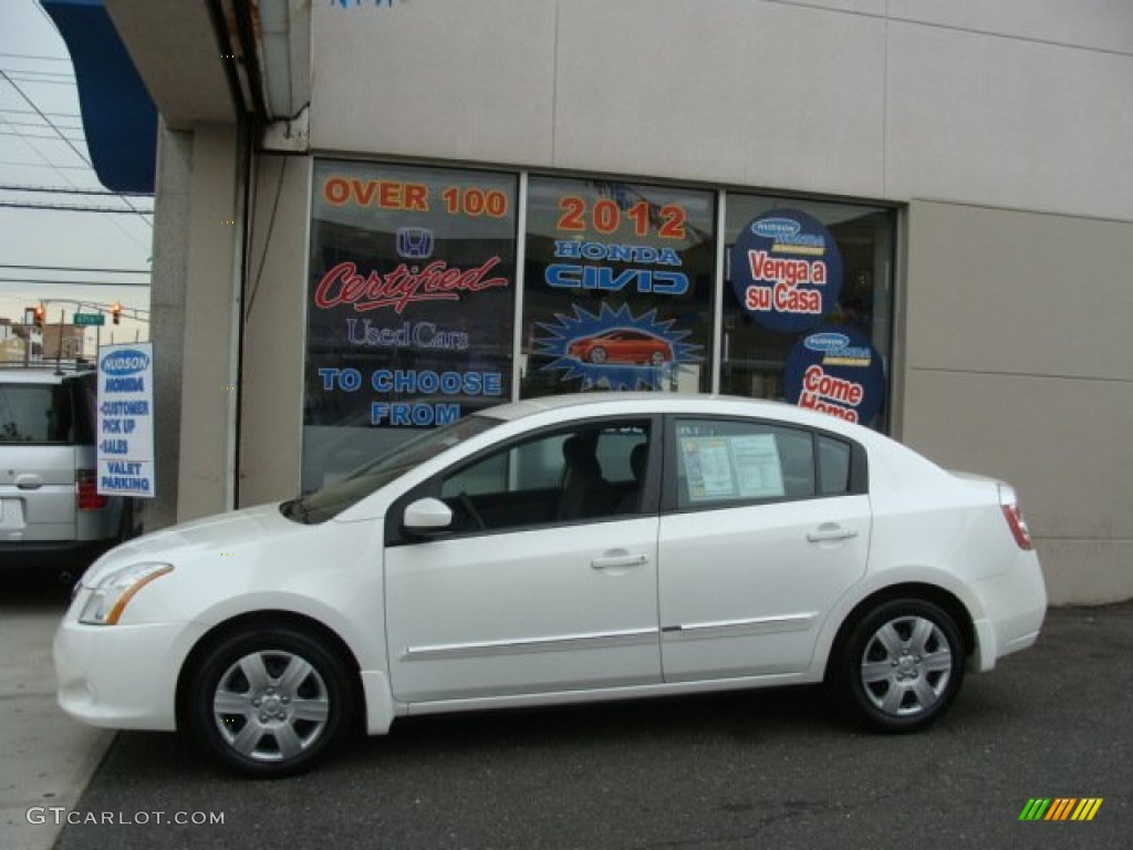 2010 Sentra 2.0 - Aspen White / Charcoal photo #3