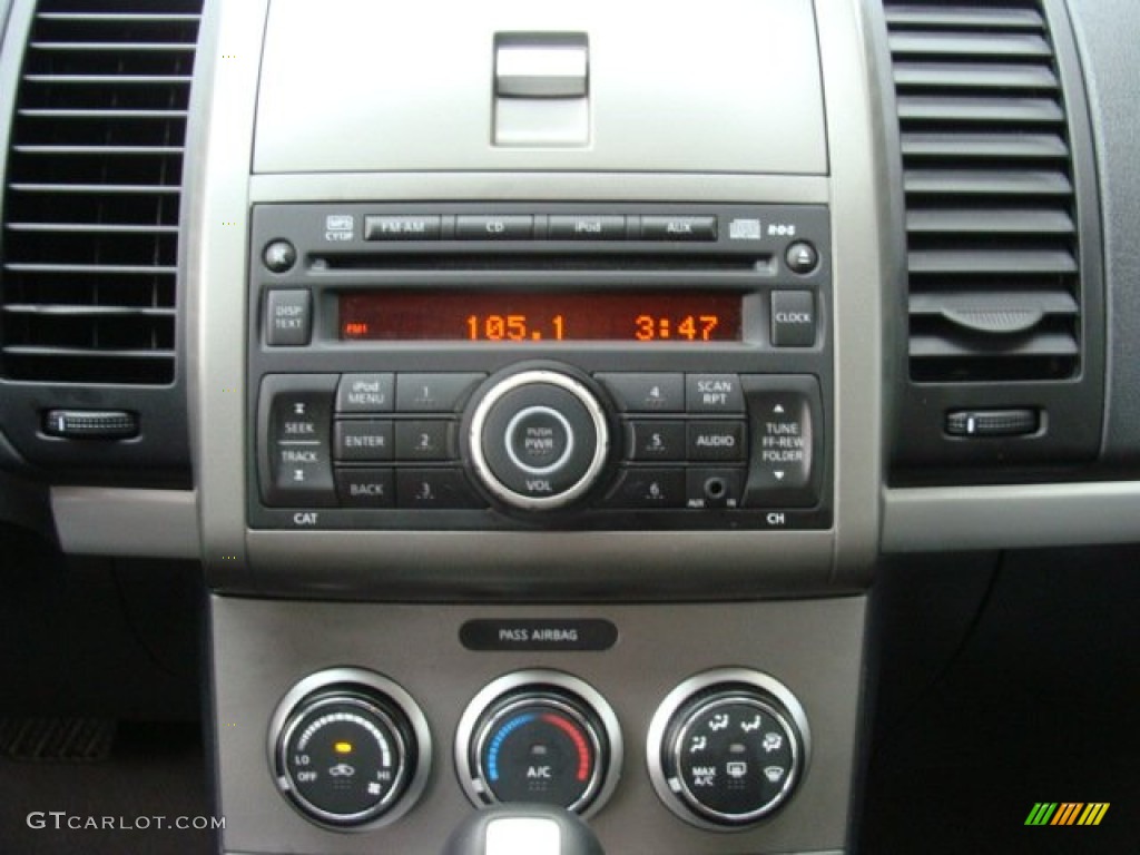 2010 Sentra 2.0 - Aspen White / Charcoal photo #12