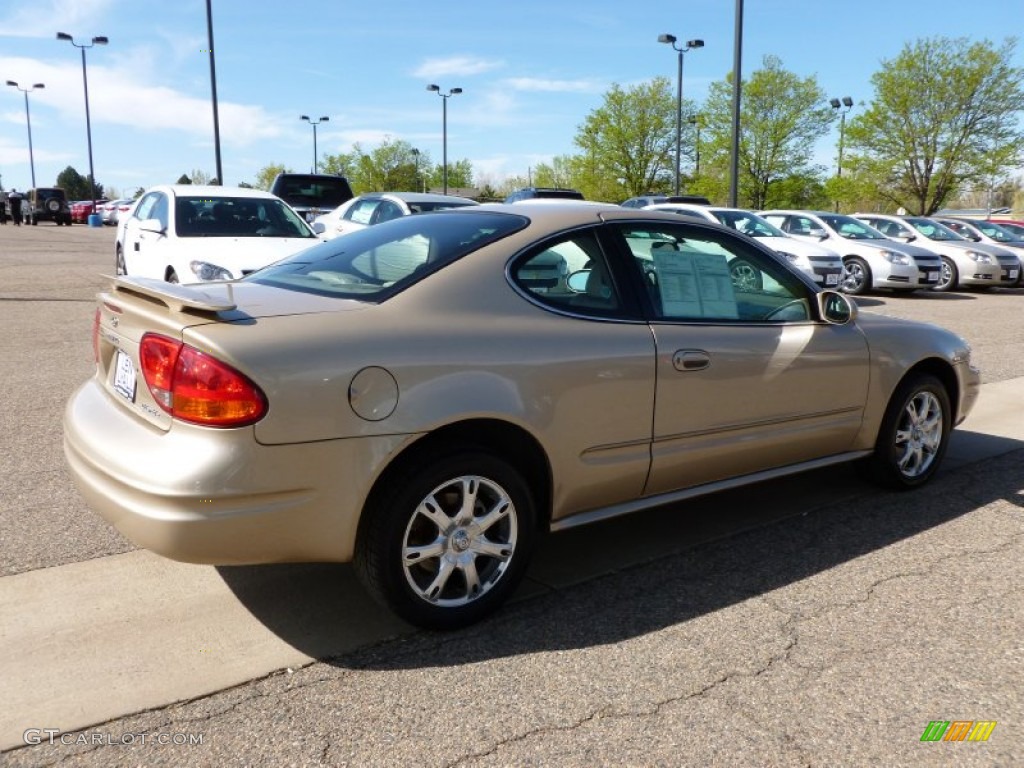 2002 Alero GLS Coupe - Sandstone Metallic / Neutral photo #4