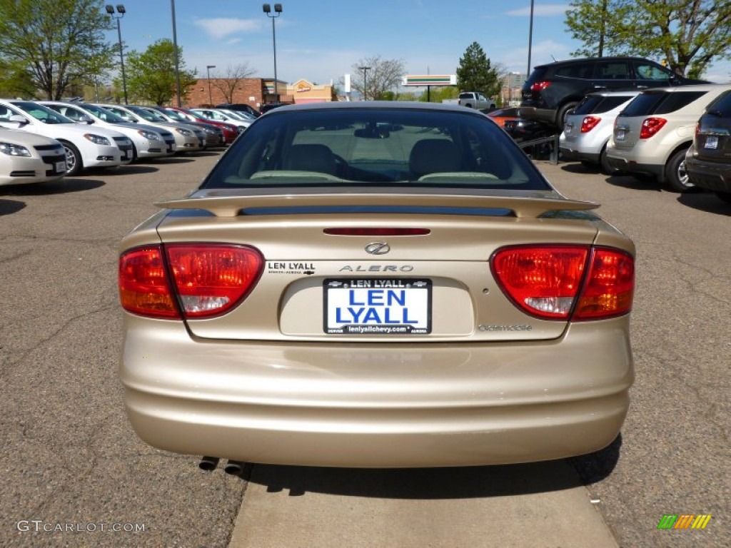 2002 Alero GLS Coupe - Sandstone Metallic / Neutral photo #5