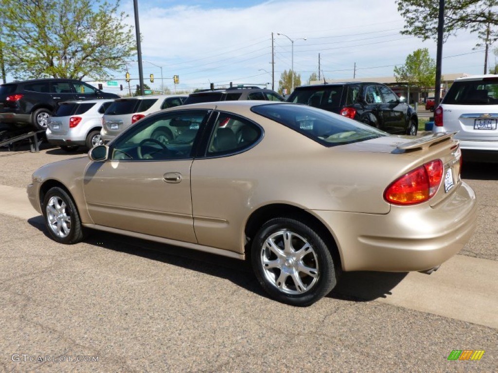 2002 Alero GLS Coupe - Sandstone Metallic / Neutral photo #6