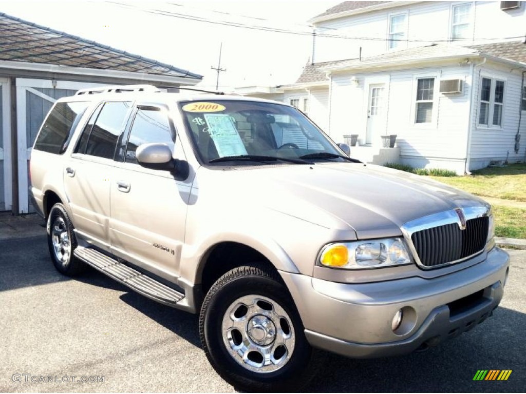 2000 Navigator 4x4 - Light Parchment Gold Metallic / Medium Parchment photo #1