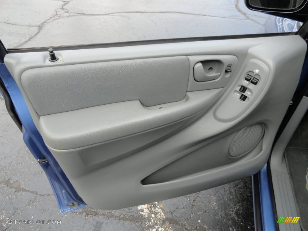 2007 Chrysler Town & Country LX Medium Slate Gray Door Panel Photo #63991184