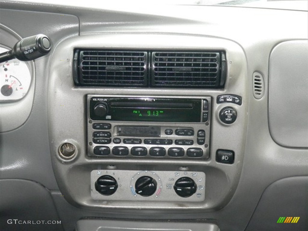 2003 Ford Explorer Sport Trac XLT Controls Photo #63996030
