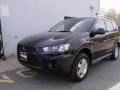 Labrador Black Pearl - Outlander ES 4WD Photo No. 2