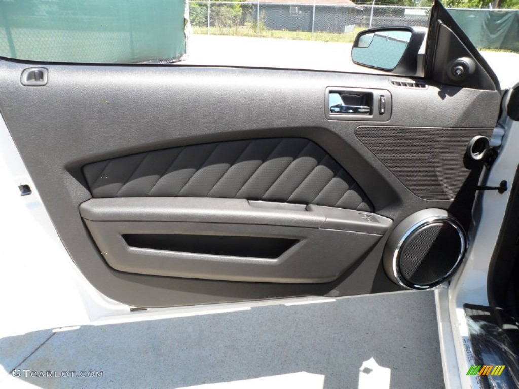 2013 Ford Mustang V6 Premium Coupe Charcoal Black Door Panel Photo #64008392