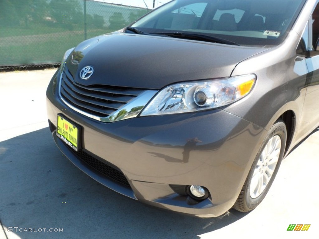 2012 Sienna XLE - Predawn Gray Mica / Light Gray photo #10