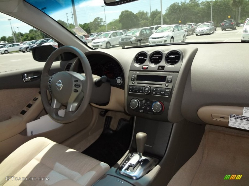 2012 Altima 2.5 S - Red Alert / Blonde photo #11