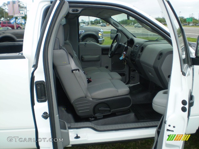 2007 F150 XL Regular Cab - Oxford White / Medium Flint photo #19
