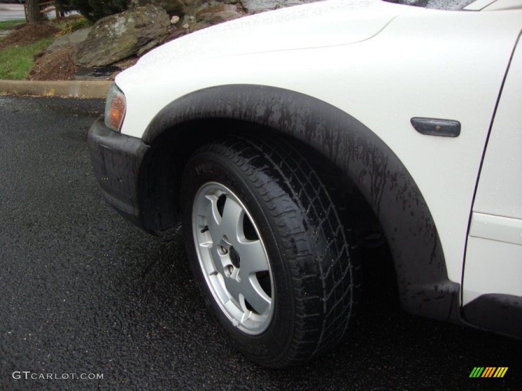 2003 XC70 AWD - White / Taupe photo #3