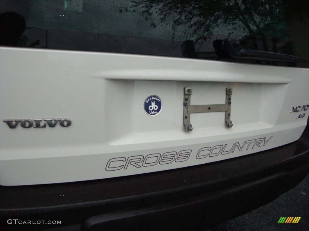 2003 XC70 AWD - White / Taupe photo #8
