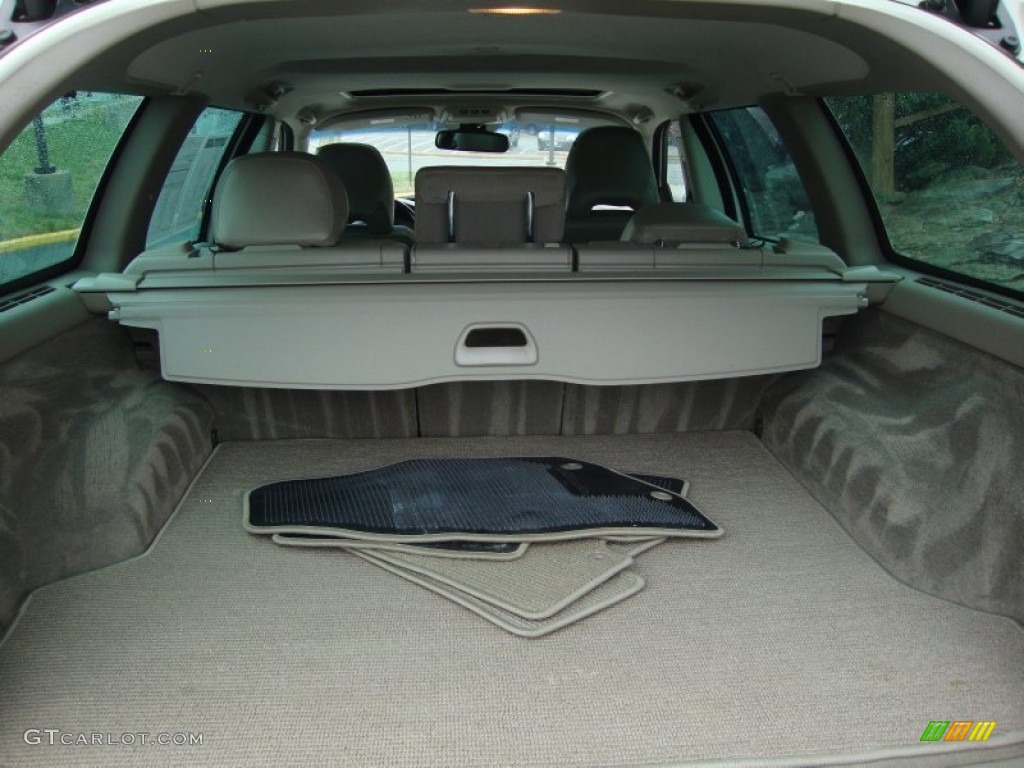 2003 XC70 AWD - White / Taupe photo #10