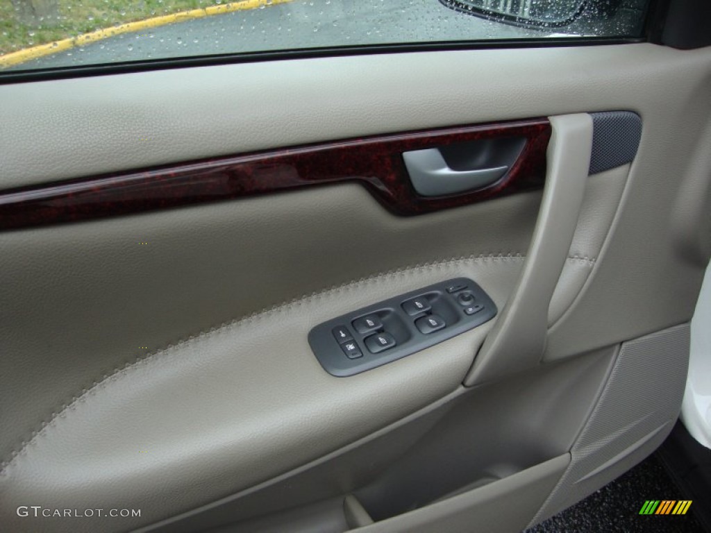 2003 XC70 AWD - White / Taupe photo #17