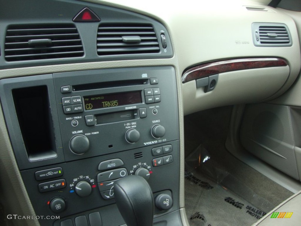 2003 XC70 AWD - White / Taupe photo #23