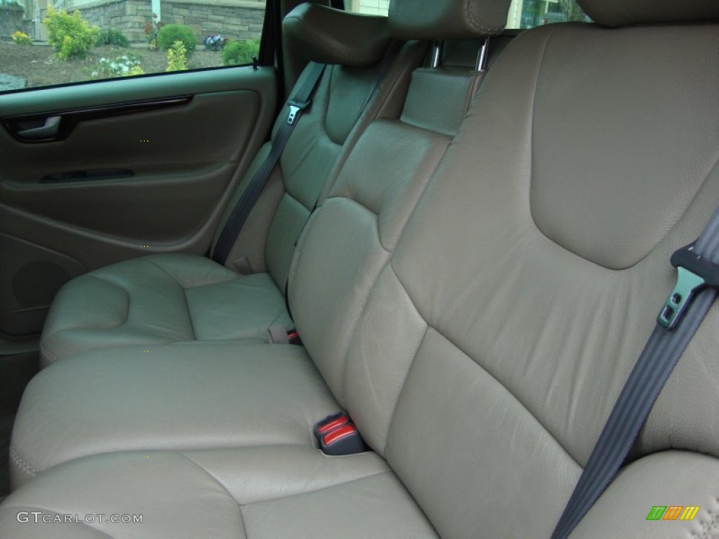 2003 XC70 AWD - White / Taupe photo #30