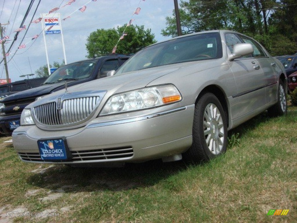 2003 Town Car Signature - Silver Birch Metallic / Medium Dark Parchment/Light Parchment photo #1