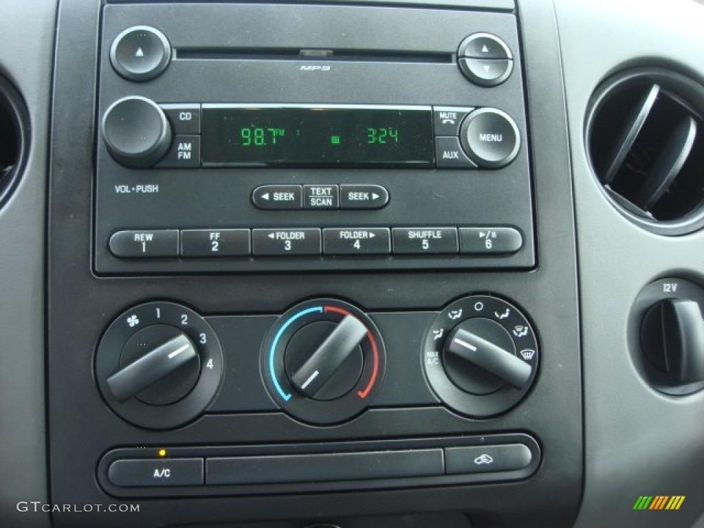 2007 Ford F150 STX SuperCab Controls Photo #64036378