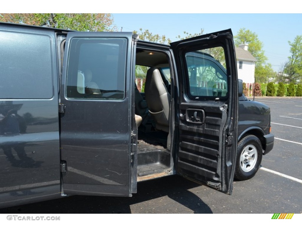 2004 Express 1500 Cargo Van - Dark Gray Metallic / Medium Dark Pewter photo #8