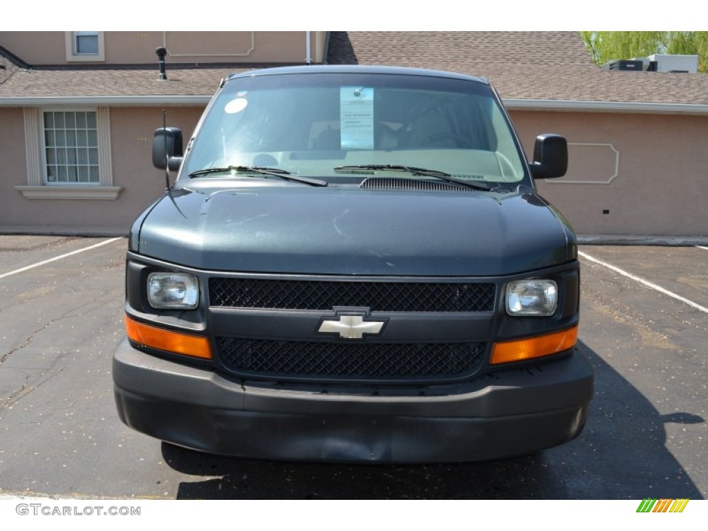 2004 Express 1500 Cargo Van - Dark Gray Metallic / Medium Dark Pewter photo #10