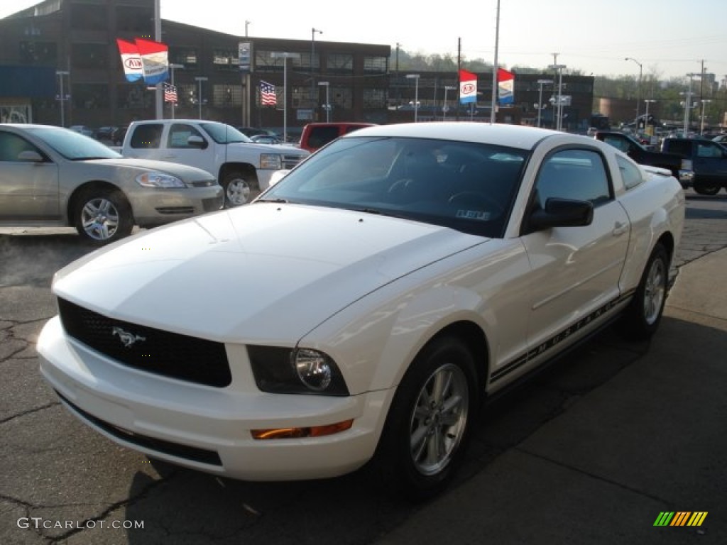 2007 Mustang V6 Deluxe Coupe - Performance White / Dark Charcoal photo #4