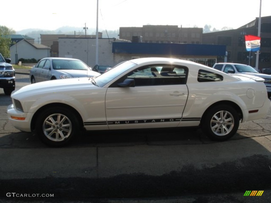 2007 Mustang V6 Deluxe Coupe - Performance White / Dark Charcoal photo #5