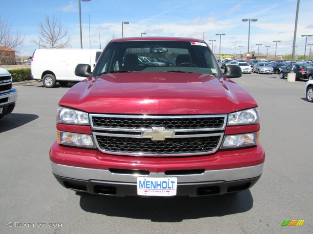 2006 Silverado 1500 Z71 Crew Cab 4x4 - Sport Red Metallic / Medium Gray photo #2