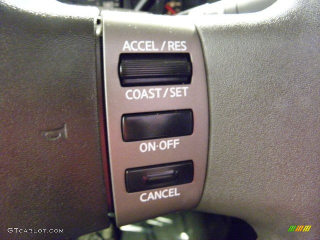 2006 Titan XE King Cab - Red Alert / Graphite/Titanium photo #20