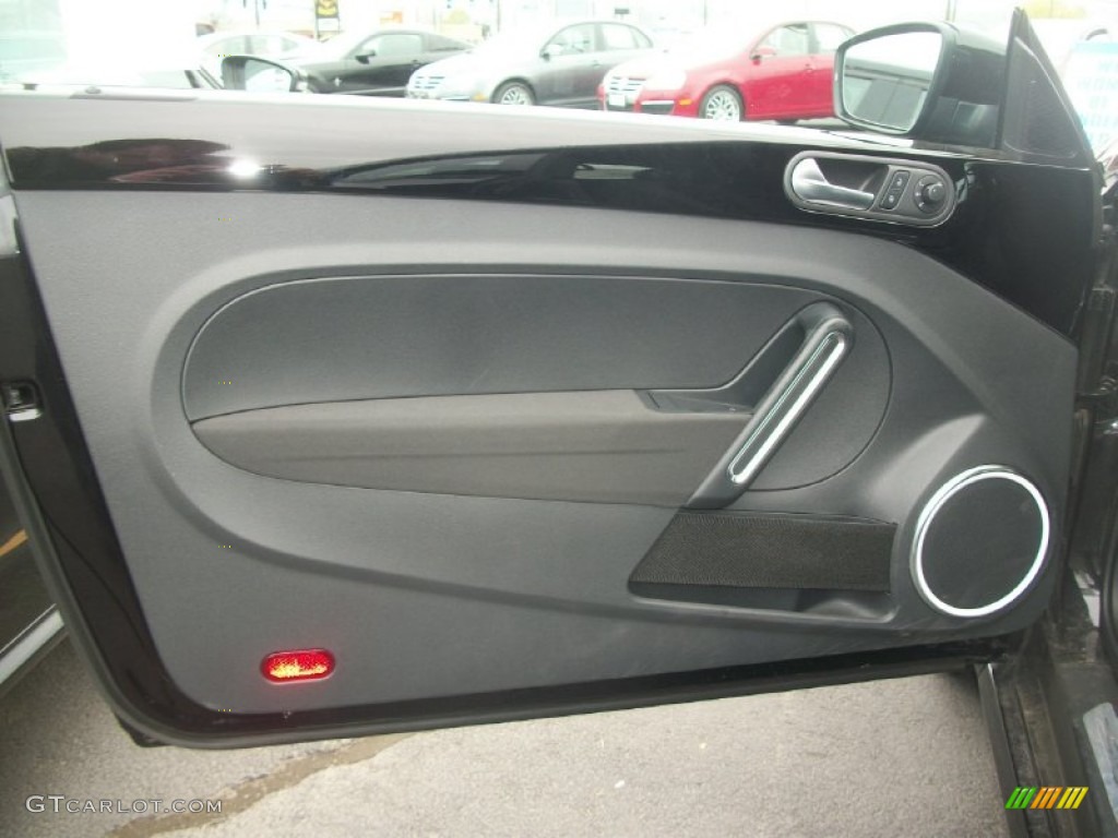 2012 Volkswagen Beetle Turbo Titan Black Door Panel Photo #64062917