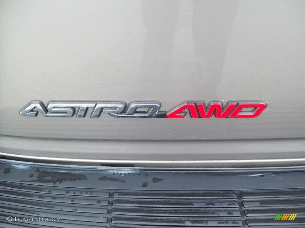 2003 Astro LT AWD - Light Pewter Metallic / Medium Gray photo #27